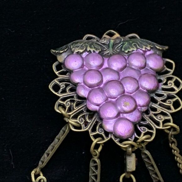 Banana Bob Fruit of the vine theme shoulder duster grape earrings clip back - Picture 5 of 12